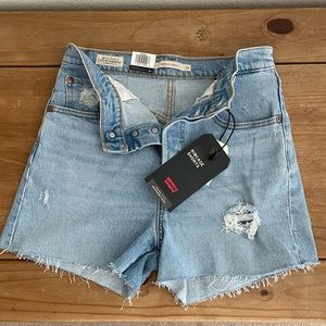 Levi’s Ribcage Shorts